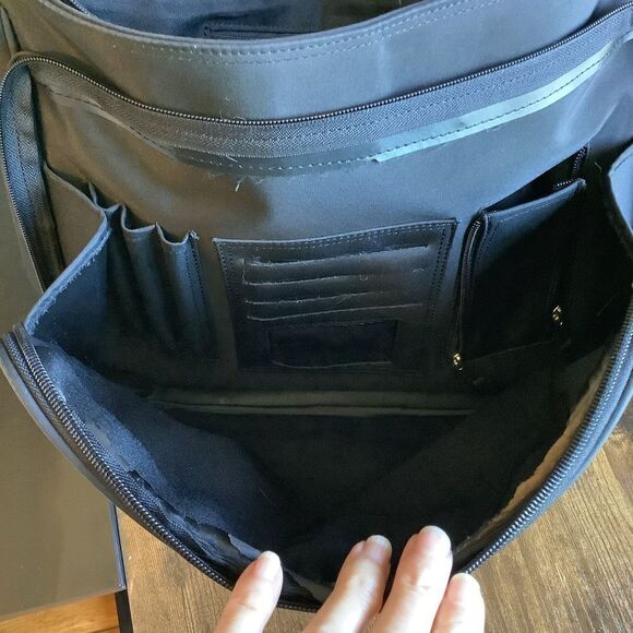 Kate Spade Messenger Laptop Bag🗽🏁🌹 - Picture 5 of 11